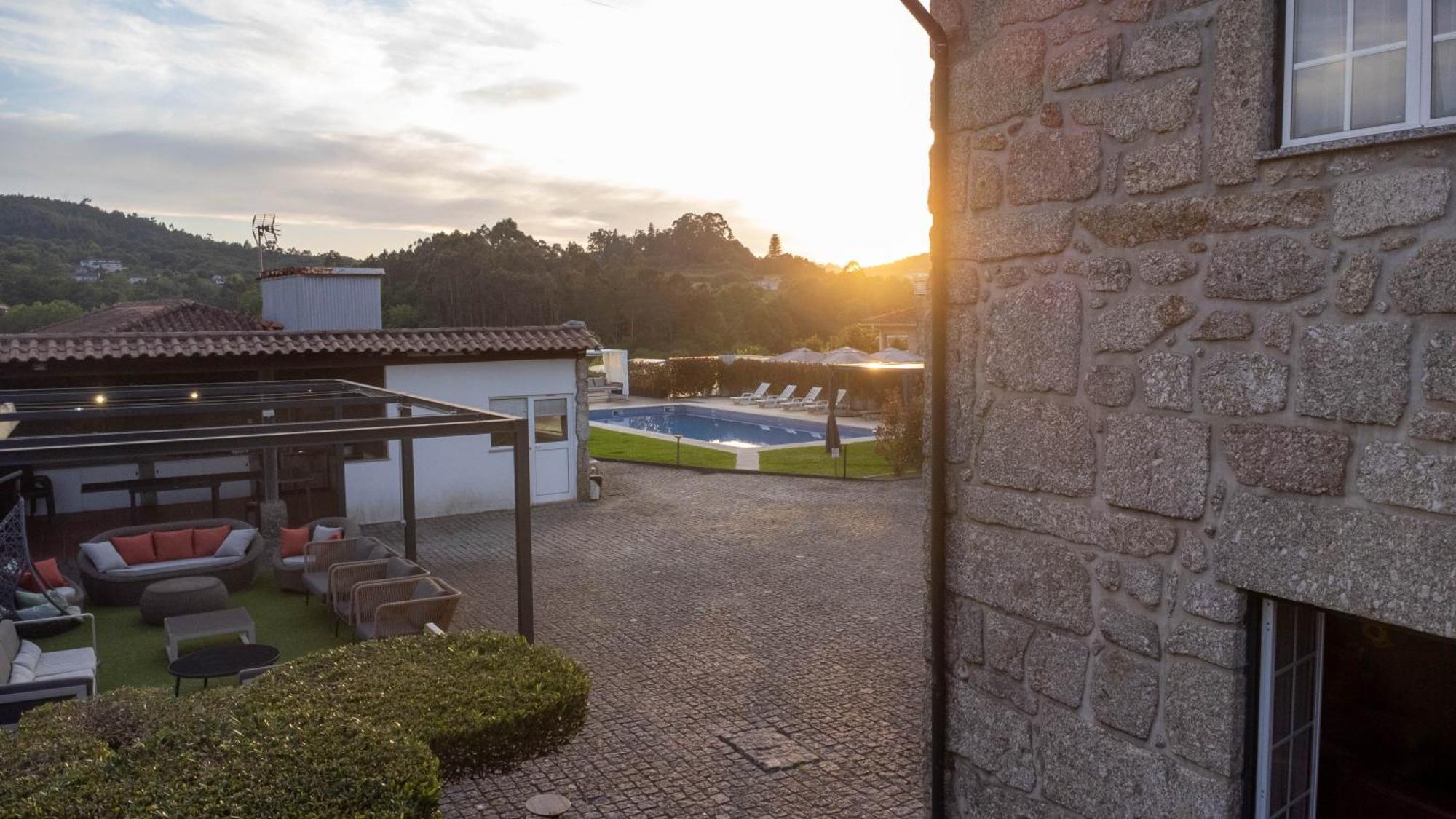 Villa Moura - Pool & Jacuzzi Póvoa de Lanhoso Eksteriør billede